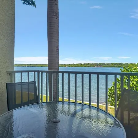 Bayview Oceanside Condo With Pool And Private Balcony